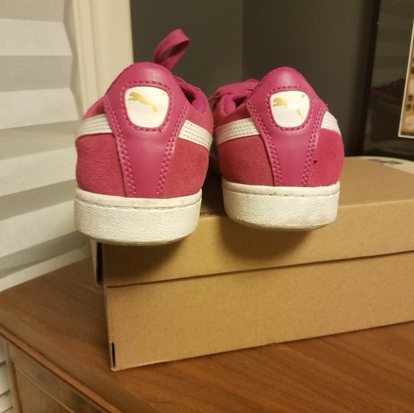 Pink size 9.5 puma sneakers - Picture 2 of 2